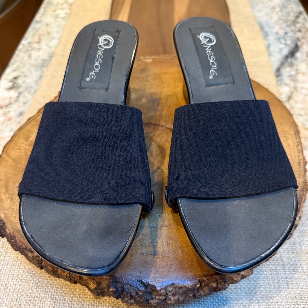 Onesole Black Slide Sandals with 4 different sets of sandal options. Size 8 EUC